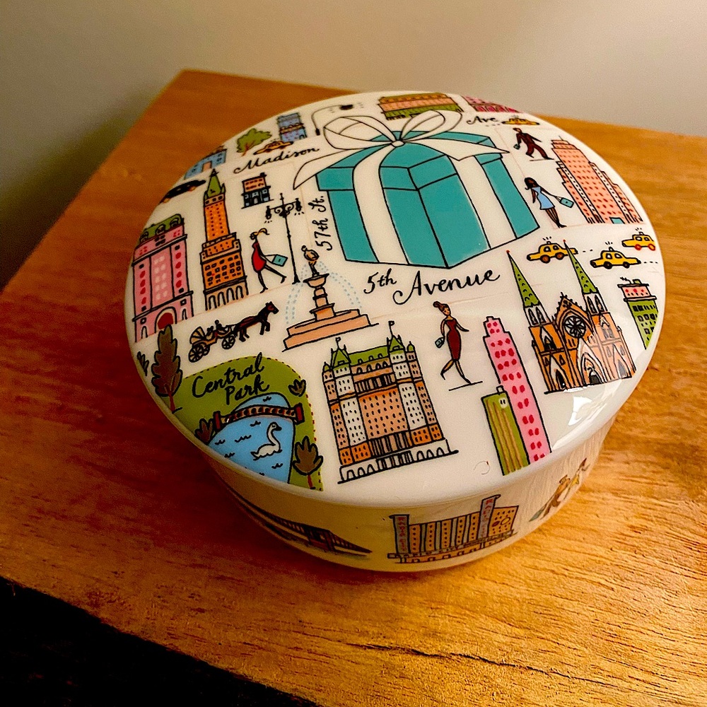 Tiffany & Co. New York 5th Fifth Ave Porcelain
Trinket Jewelry Box